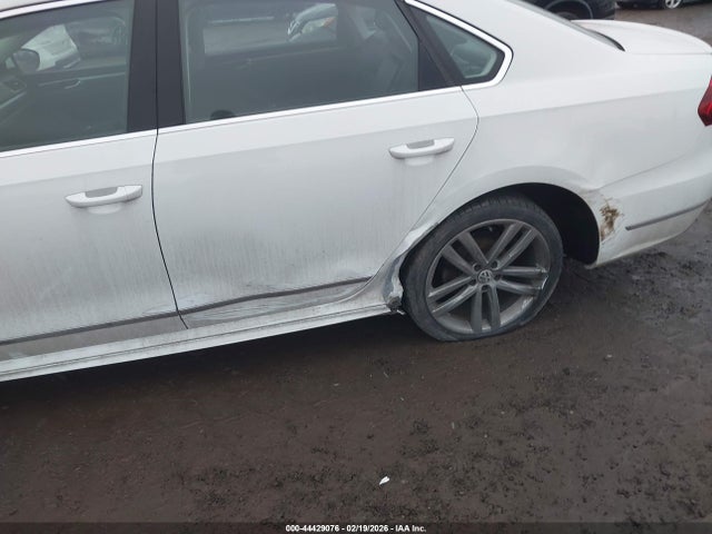 Aukcja sprzedaży 2017 Volkswagen Passat 1.8t R-line, vin: 1VWDT7A33HC077253, numer aukcji: 44429076