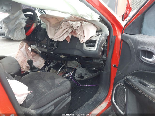44429111 :رقم المزاد ، 3C4NJCAB3JT124210 vin ، 2018 Jeep Compass Sport Fwd مزاد بيع