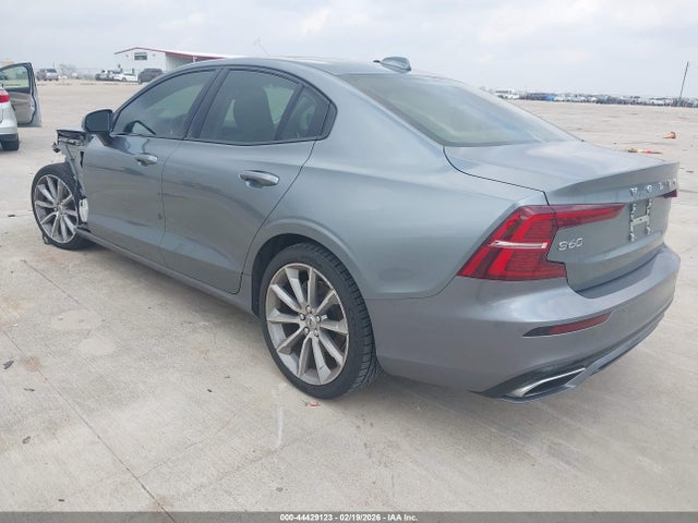 2021 VOLVO S60 7JR102FZXMG112633 Photo 2