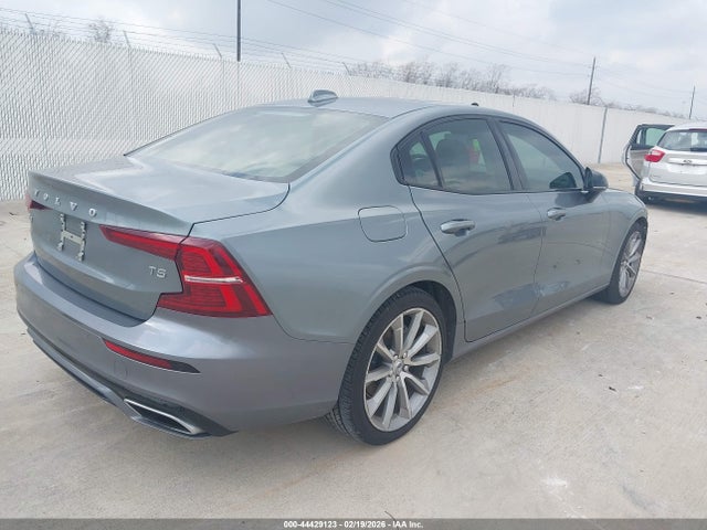 2021 VOLVO S60 7JR102FZXMG112633 Photo 3