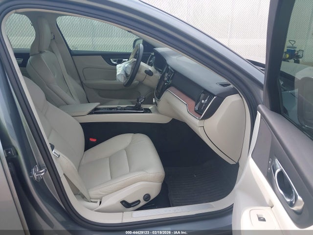 2021 VOLVO S60 7JR102FZXMG112633 Photo 4