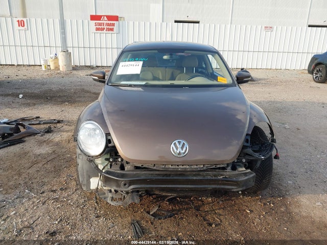 44429144 :رقم المزاد ، 3VWJX7AT0DM677373 vin ، 2013 Volkswagen Beetle 2.5l مزاد بيع