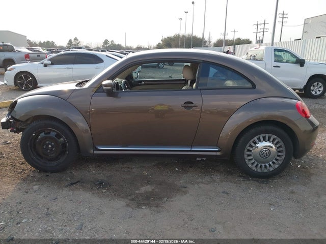44429144 :رقم المزاد ، 3VWJX7AT0DM677373 vin ، 2013 Volkswagen Beetle 2.5l مزاد بيع
