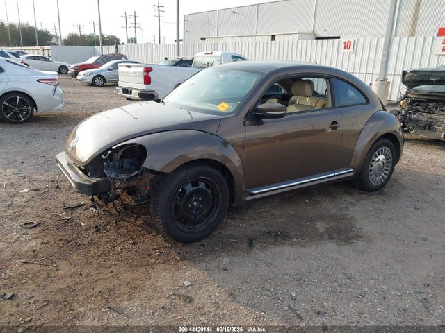 44429144 :رقم المزاد ، 3VWJX7AT0DM677373 vin ، 2013 Volkswagen Beetle 2.5l مزاد بيع