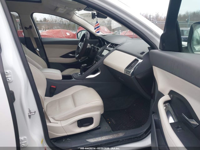 2019 JAGUAR E-PACE SADFJ2FX3K1Z47493 Photo 4