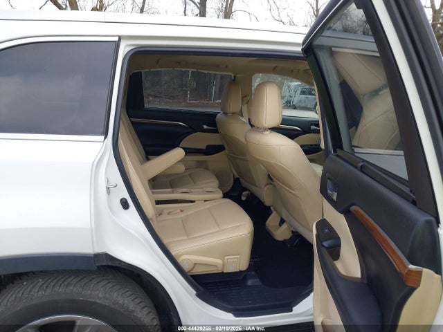 Toyota Highlander Limited 2018 5TDYZRFH7JS282954 Image 8