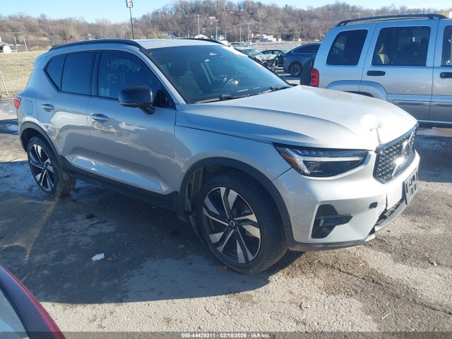 2023 VOLVO XC40 YV4L12UX0P2075032