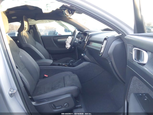 2023 VOLVO XC40 YV4L12UX0P2075032 Photo 4