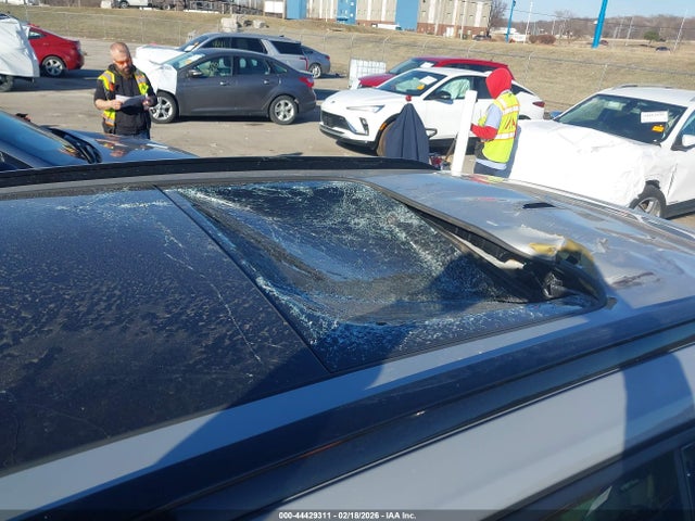 2023 VOLVO XC40 YV4L12UX0P2075032 Photo 5