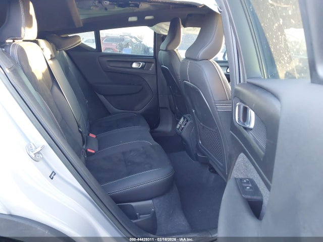 2023 VOLVO XC40 YV4L12UX0P2075032 Photo 7