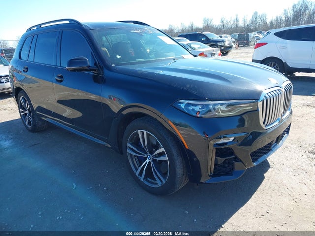 2021 BMW X7 5UXCW2C01M9F27860