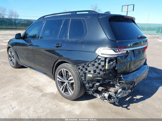 2021 BMW X7 5UXCW2C01M9F27860 Photo 2