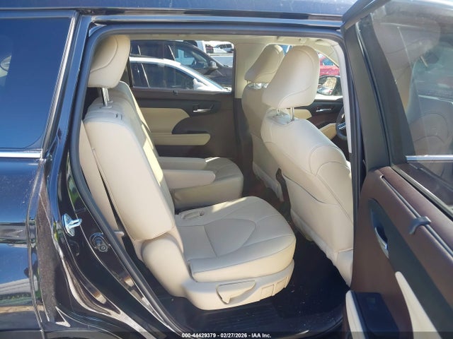 5TDGZRBH3MS084846 Toyota Highlander Xle