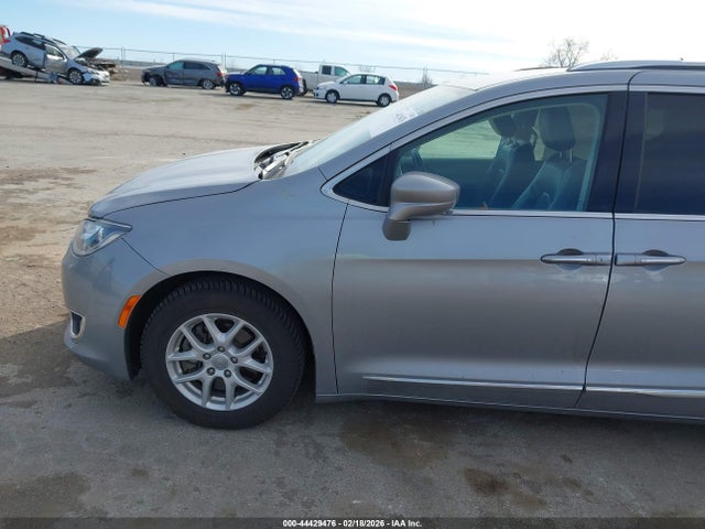 Auction sale of the 2020 Chrysler Pacifica Touring L, vin: 2C4RC1BG6LR176978, lot number: 44429476