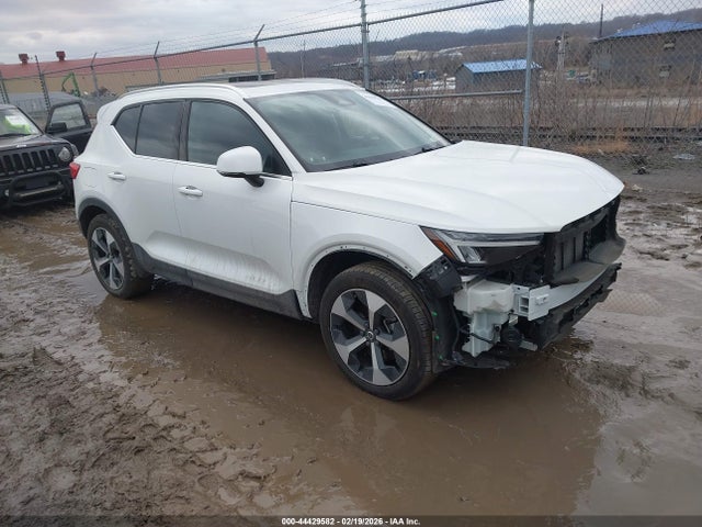 2024 VOLVO XC40 YV4L12UK3R2222855