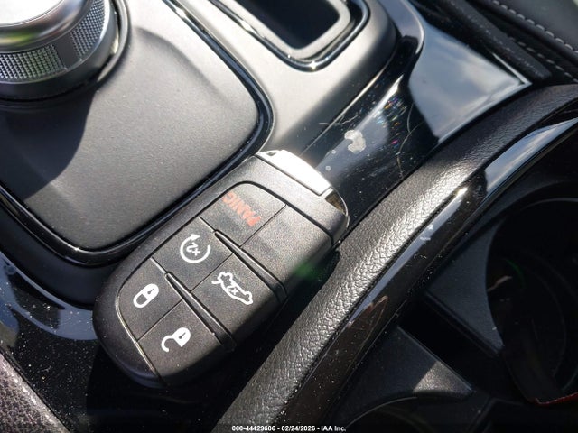 44429606 :رقم المزاد ، 2C3CCABG5PH525389 vin ، 2023 Chrysler 300 300s مزاد بيع