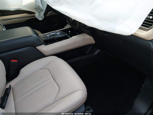 1FMJU1MT1NEA10254 Ford Expedition Platinum