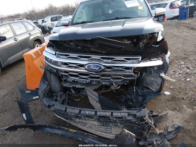 1FMJU1MT1NEA10254 Ford Expedition Platinum