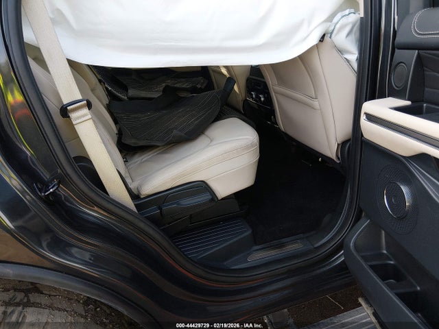 1FMJU1MT1NEA10254 Ford Expedition Platinum
