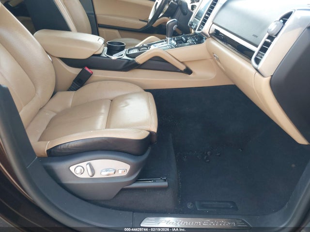 2018 PORSCHE CAYENNE WP1AA2A28JKA00958 Photo 4