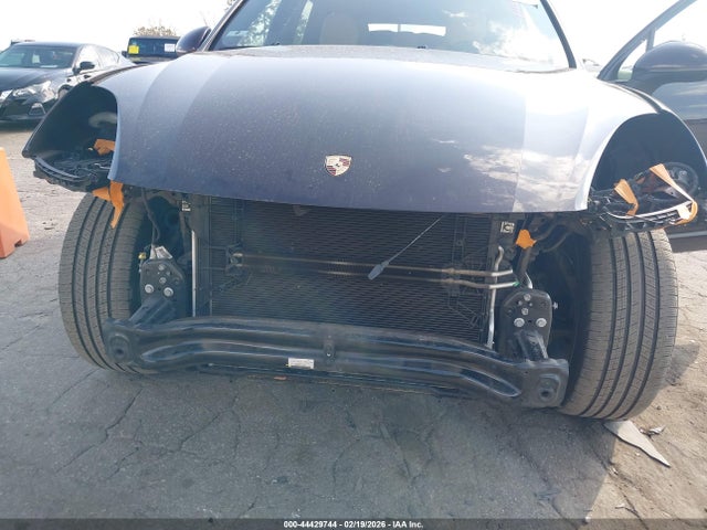 2018 PORSCHE CAYENNE WP1AA2A28JKA00958 Photo 5