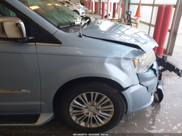 Продажа на аукционе авто 2013 Chrysler Town & Country Touring-l, vin: 2C4RC1CG3DR623332, номер лота: 44429775