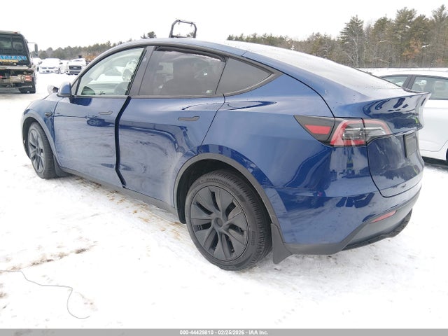 2024 TESLA MODEL Y 7SAYGDEE3RA309275 Photo 2
