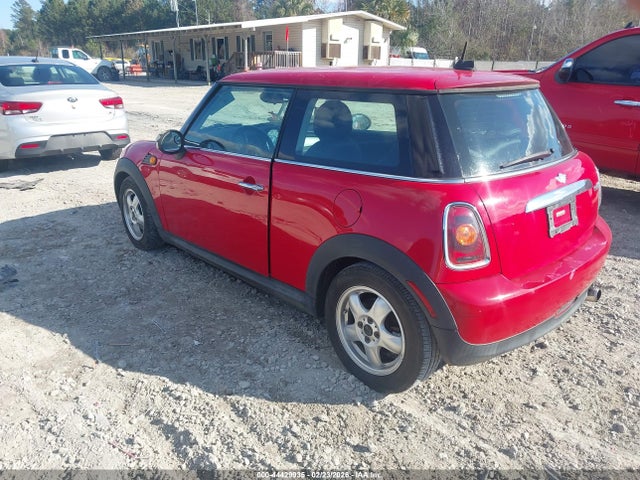 2009 MINI COOPER WMWMF33519TU71933 Photo 2
