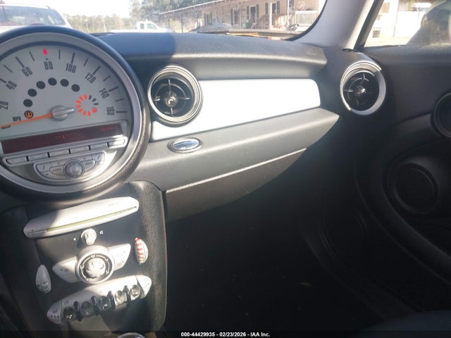 2009 MINI COOPER WMWMF33519TU71933 Photo 4