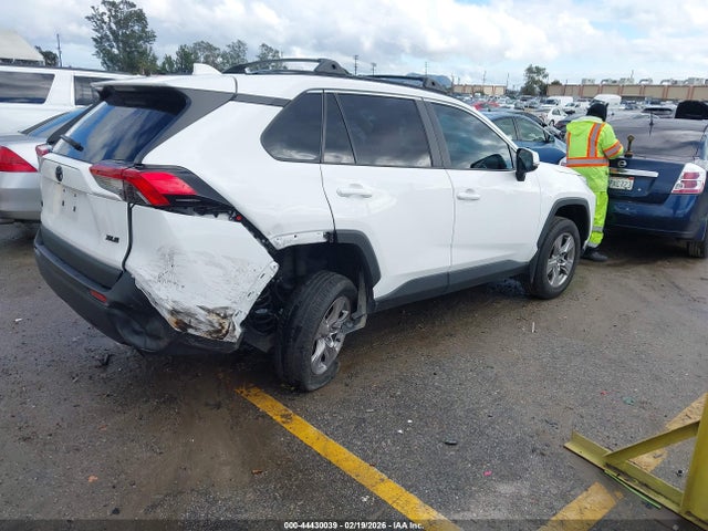 2022 TOYOTA RAV4 2T3W1RFV4NC207171 Photo 3