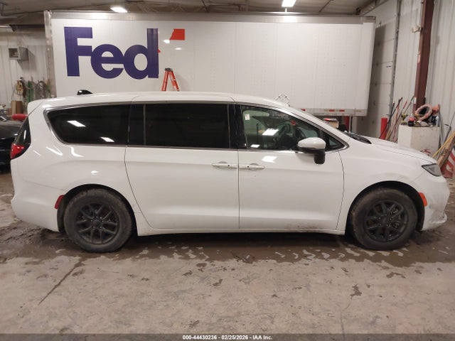 Продаж на аукціоні авто 2023 Chrysler Pacifica Touring L, vin: 2C4RC1BG9PR521037, номер лоту: 44430236