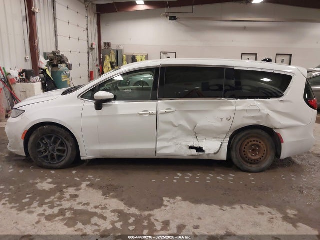 Продаж на аукціоні авто 2023 Chrysler Pacifica Touring L, vin: 2C4RC1BG9PR521037, номер лоту: 44430236