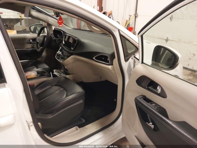Продаж на аукціоні авто 2023 Chrysler Pacifica Touring L, vin: 2C4RC1BG9PR521037, номер лоту: 44430236
