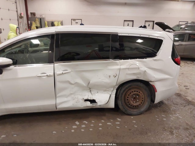 Продаж на аукціоні авто 2023 Chrysler Pacifica Touring L, vin: 2C4RC1BG9PR521037, номер лоту: 44430236