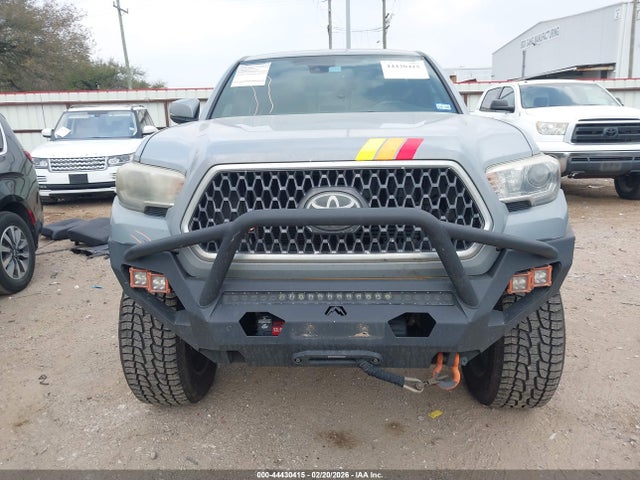 3TMCZ5AN1JM181148 Toyota Tacoma Trd Off Road