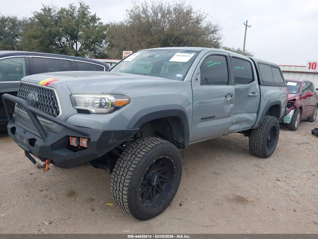 3TMCZ5AN1JM181148 Toyota Tacoma Trd Off Road