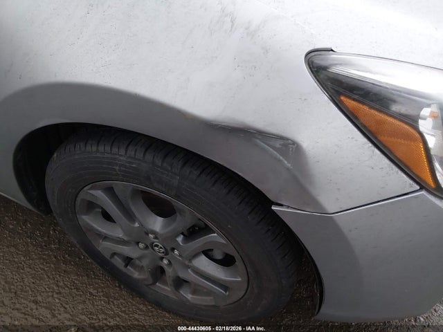 3MYDLBYV9KY510801 Toyota YARIS LE
