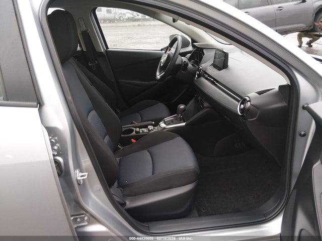 3MYDLBYV9KY510801 Toyota YARIS LE