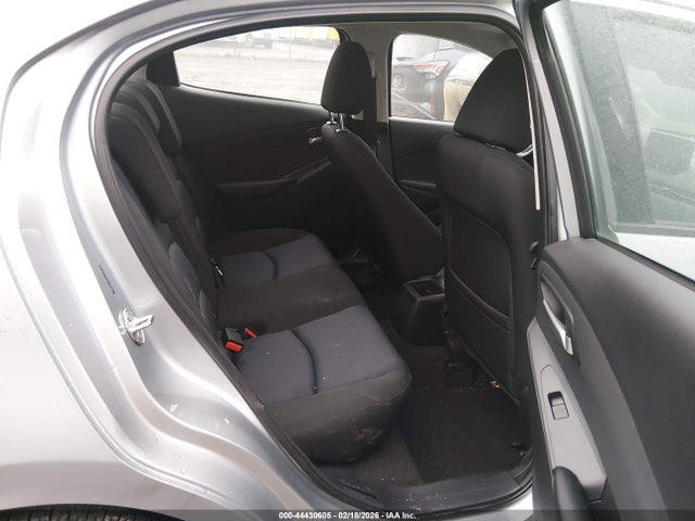 3MYDLBYV9KY510801 Toyota YARIS LE