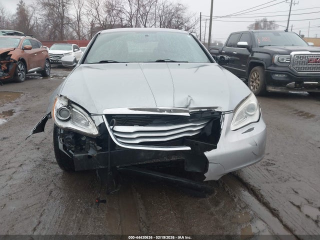 Продажа на аукционе авто 2013 Chrysler 200 Touring, vin: 1C3CCBBB0DN672748, номер лота: 44430636