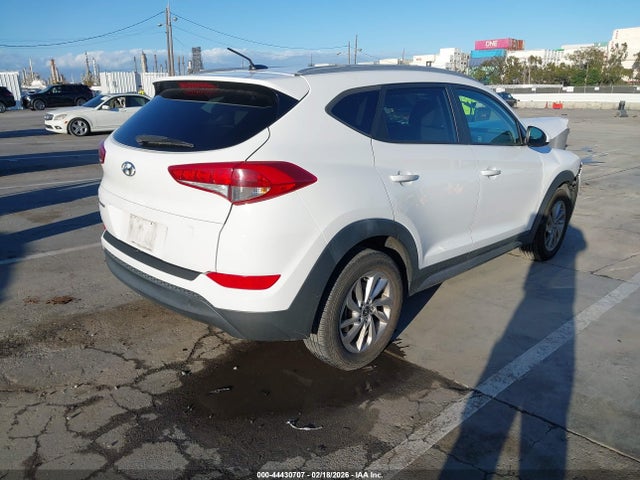 KM8J33A4XHU356003 Hyundai TUCSON SE