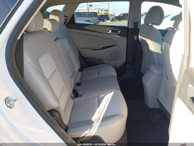 KM8J33A4XHU356003 Hyundai TUCSON SE