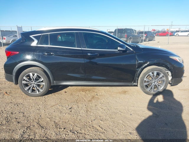 SJKCH5CR1JA046264 Infiniti Qx30 Premium