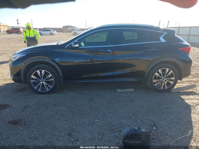 SJKCH5CR1JA046264 Infiniti Qx30 Premium