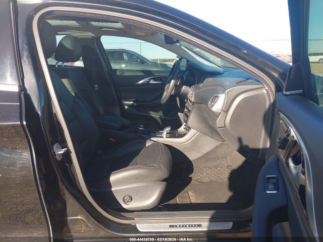 SJKCH5CR1JA046264 Infiniti Qx30 Premium