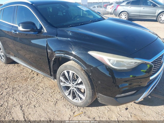 SJKCH5CR1JA046264 Infiniti Qx30 Premium