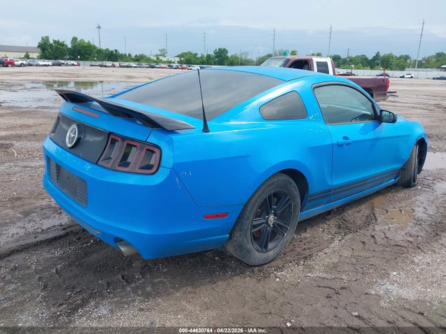 2013 Ford Mustang V6 მანქანა იყიდება აუქციონზე, vin: 1ZVBP8AM2D5261432, აუქციონის ნომერი: 44430764