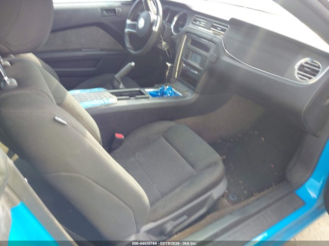 2013 Ford Mustang V6 მანქანა იყიდება აუქციონზე, vin: 1ZVBP8AM2D5261432, აუქციონის ნომერი: 44430764