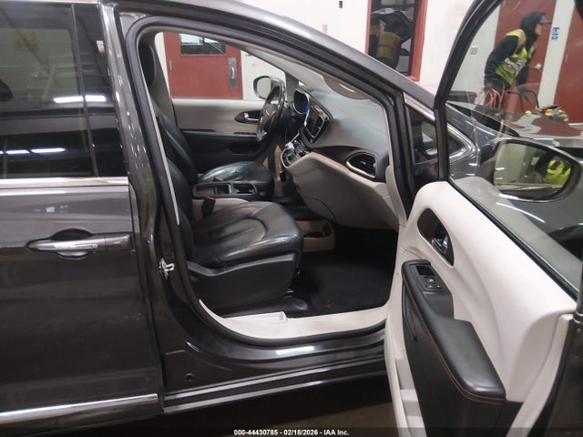 2019 CHRYSLER PACIFICA 2C4RC1BG7KR609044 Photo 4