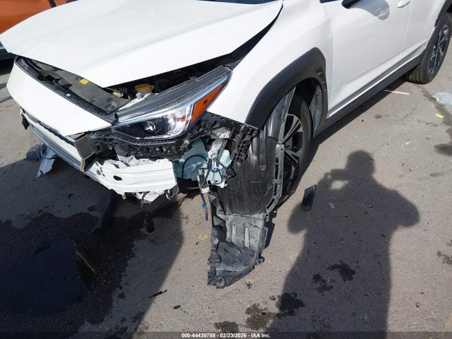 JF2GUADC6R8323272 Subaru Crosstrek Premium